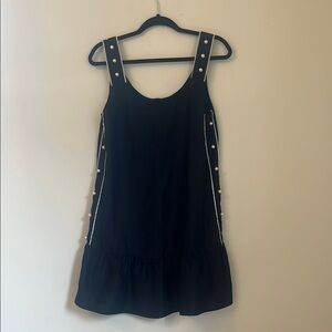 Design Lab Lord & Taylor Size Medium Black Sleeveless Blouse with Pearl Accents